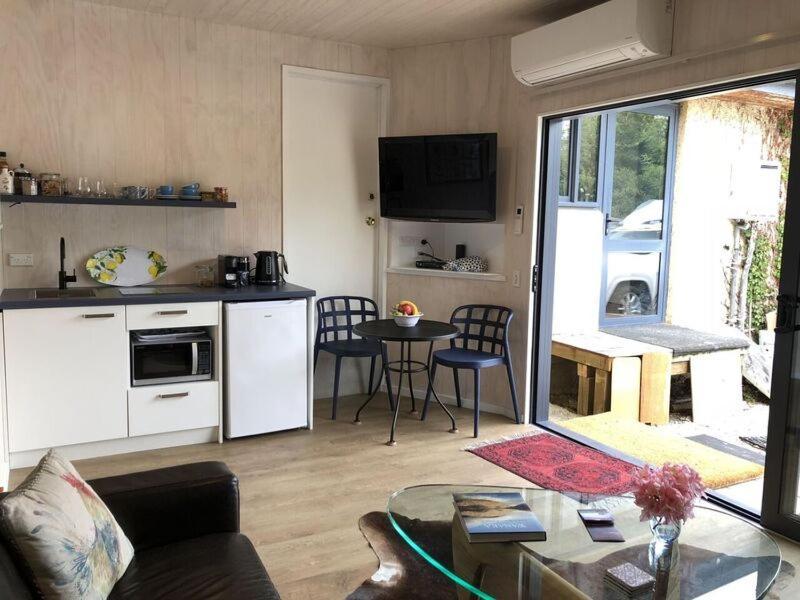 Central Wanaka | Lake & Mtn Views | Well Appointed Apartment Exterior photo